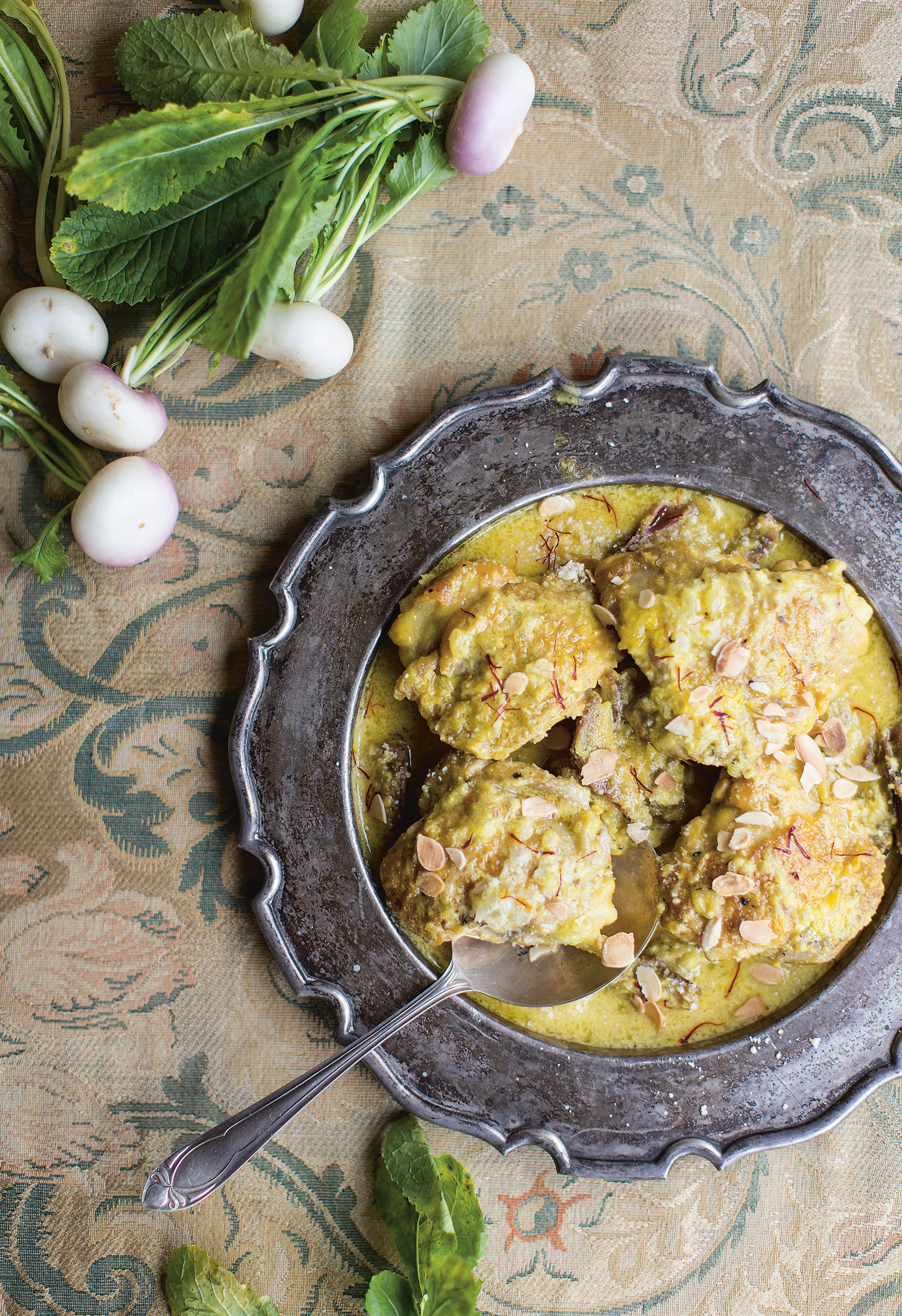 Chicken with ginger, saffron and dates