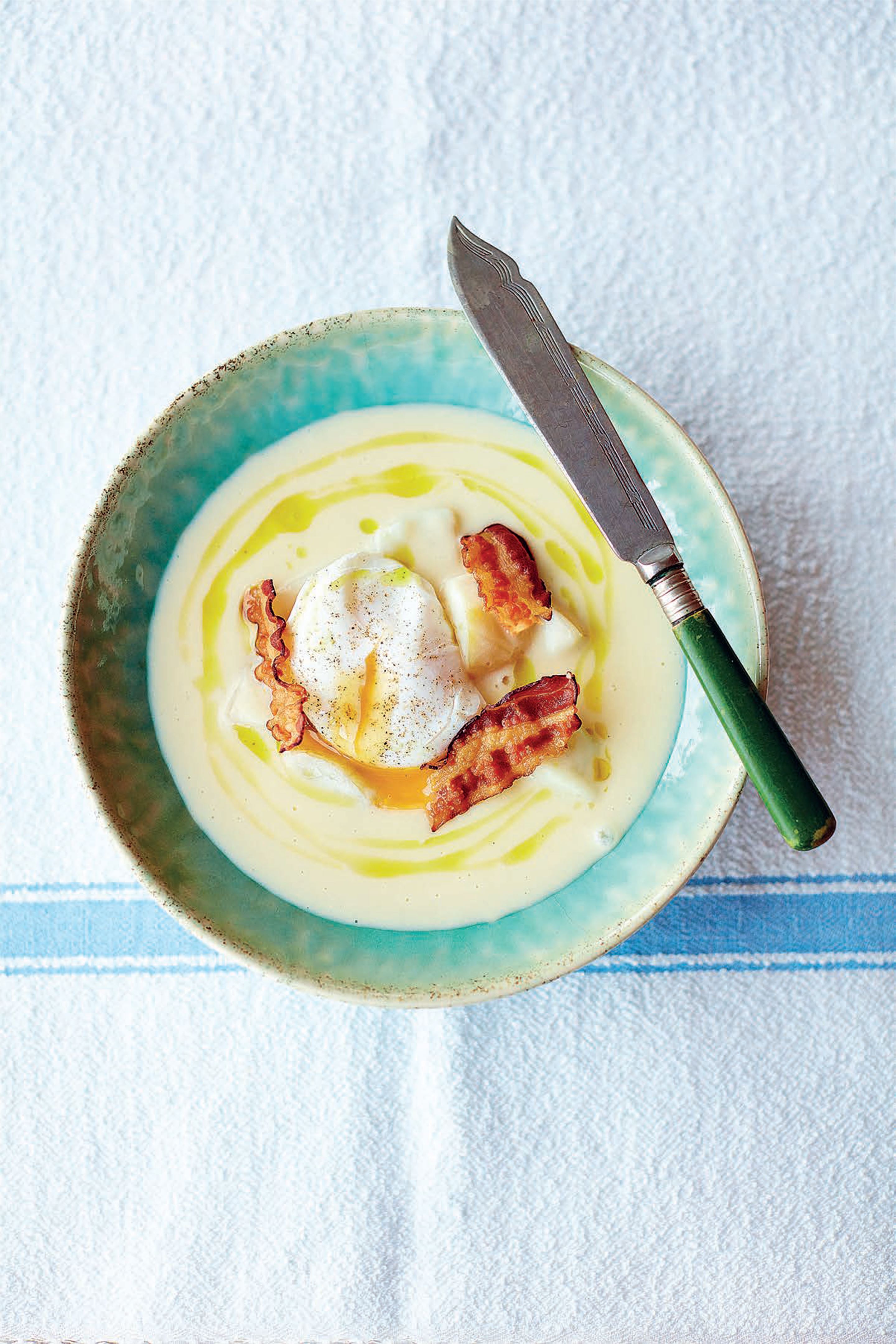Smoked haddock soup with poached egg and pancetta