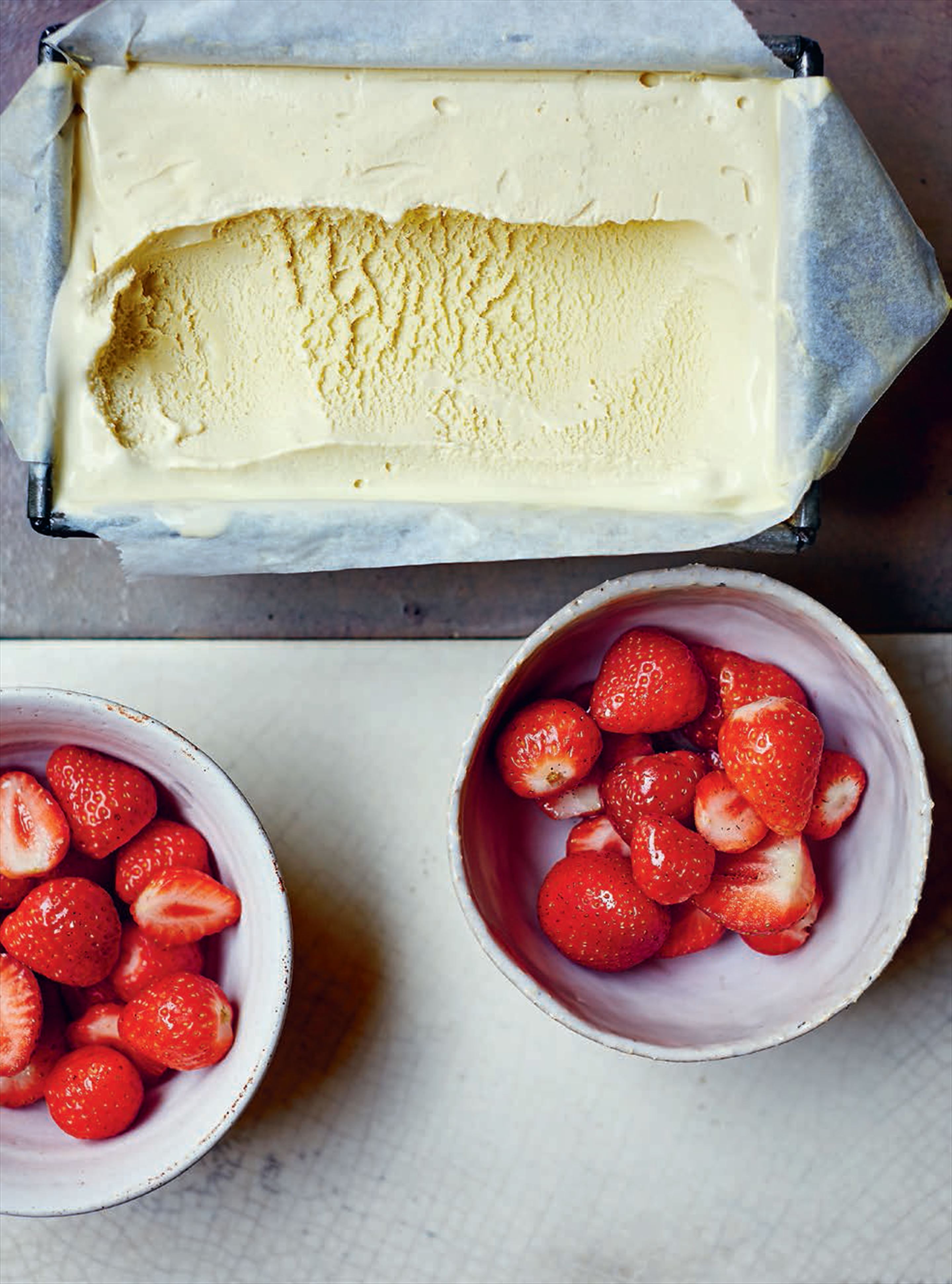 Strawberries with vanilla oil & mint ice cream