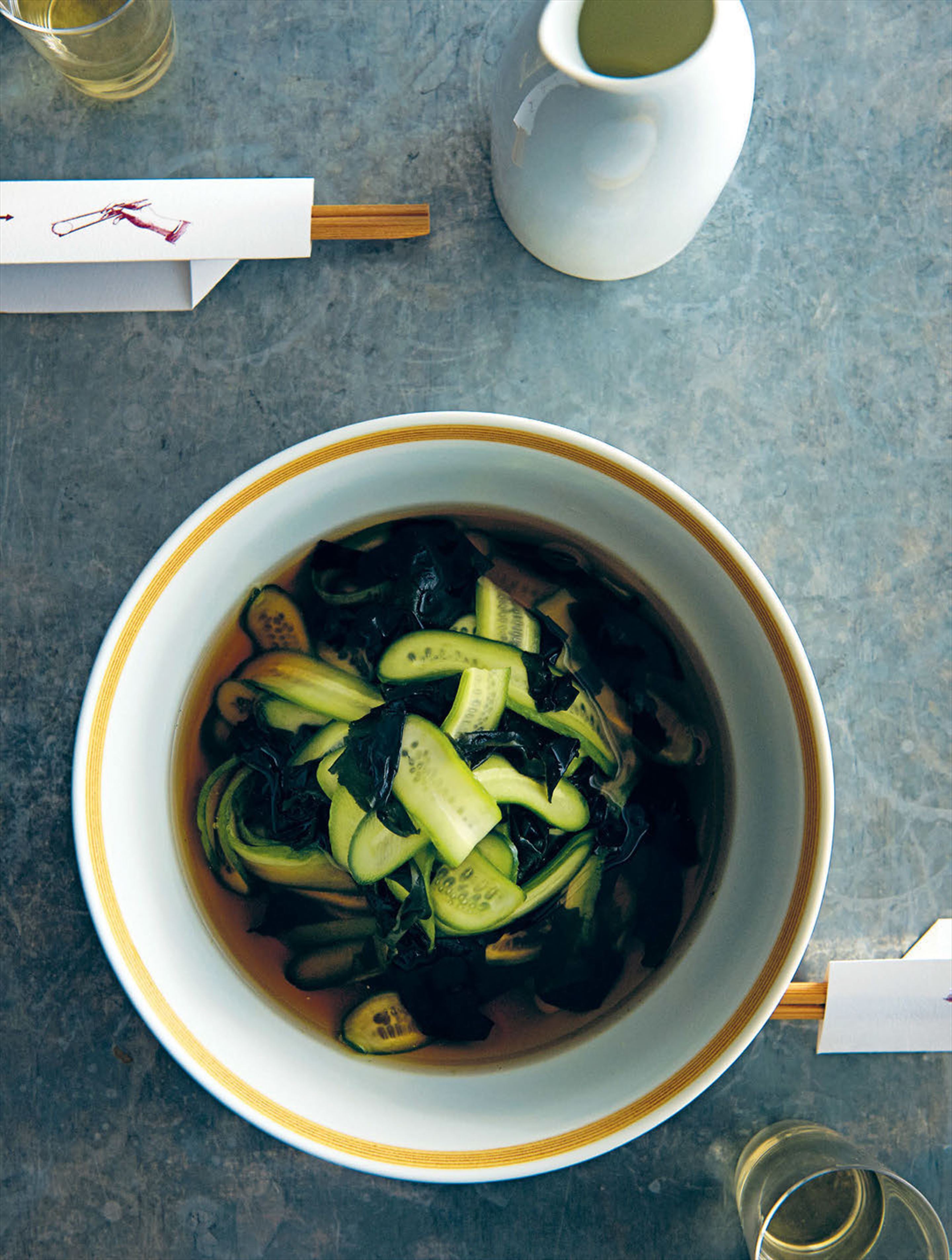 Cucumber and wakame pickle