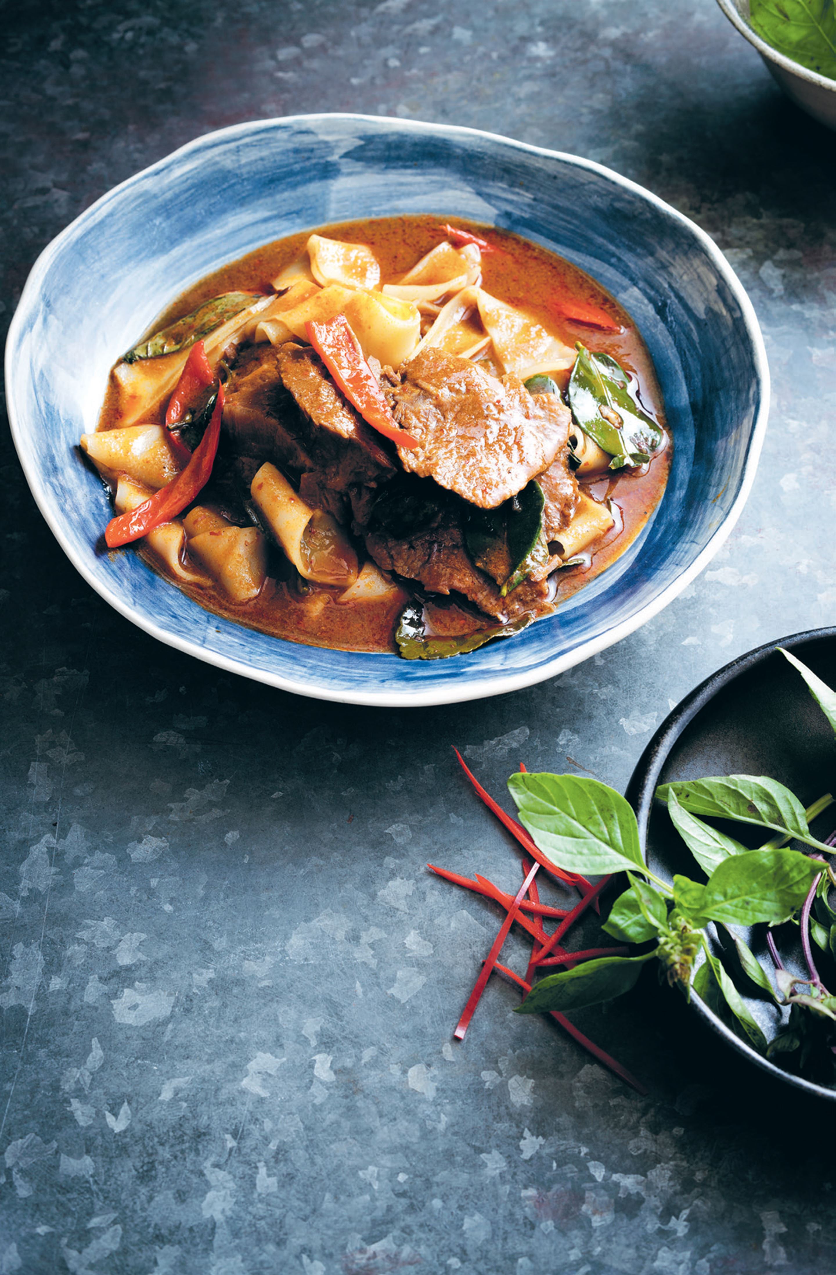 Light red curry of beef brisket