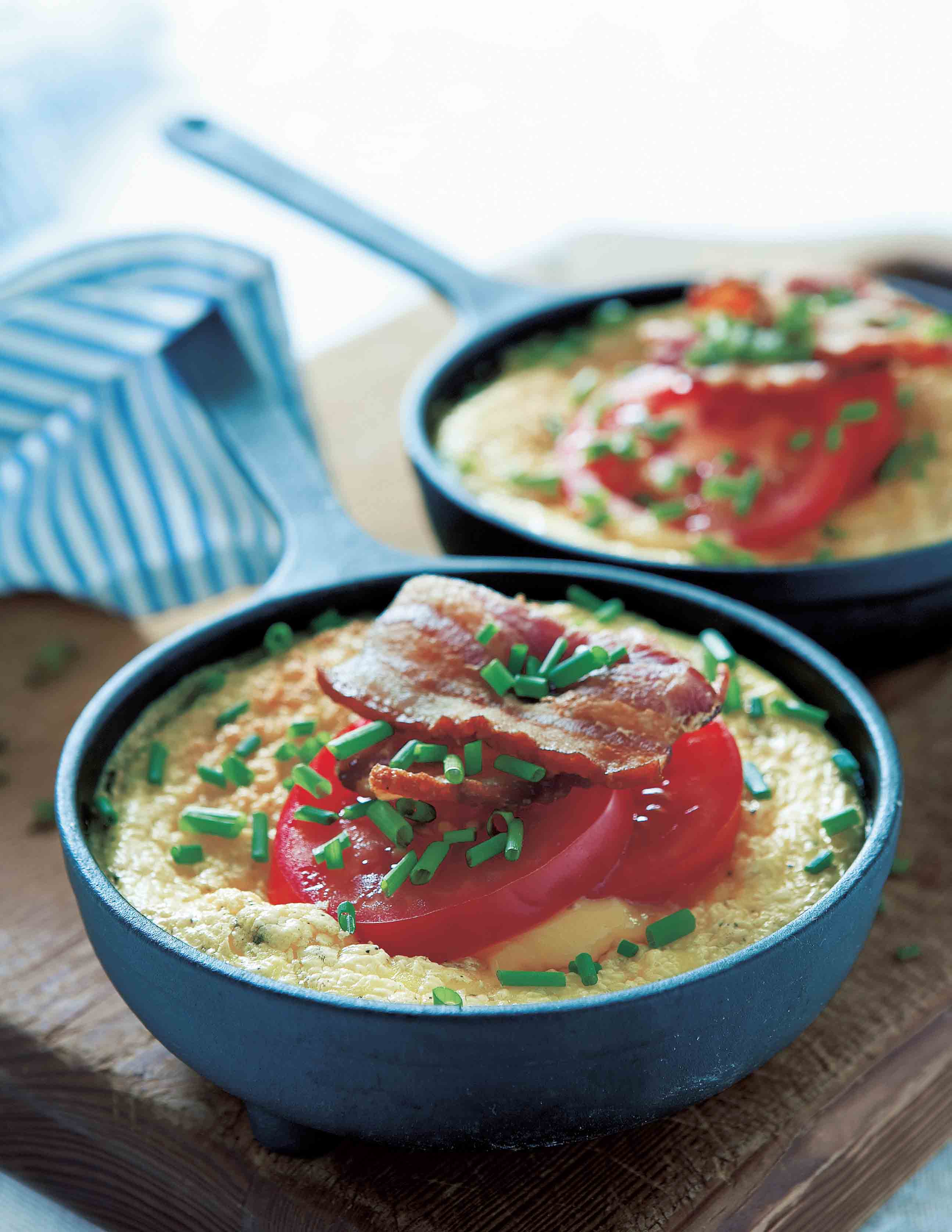 Omelettes with tomatoes, bacon and chives