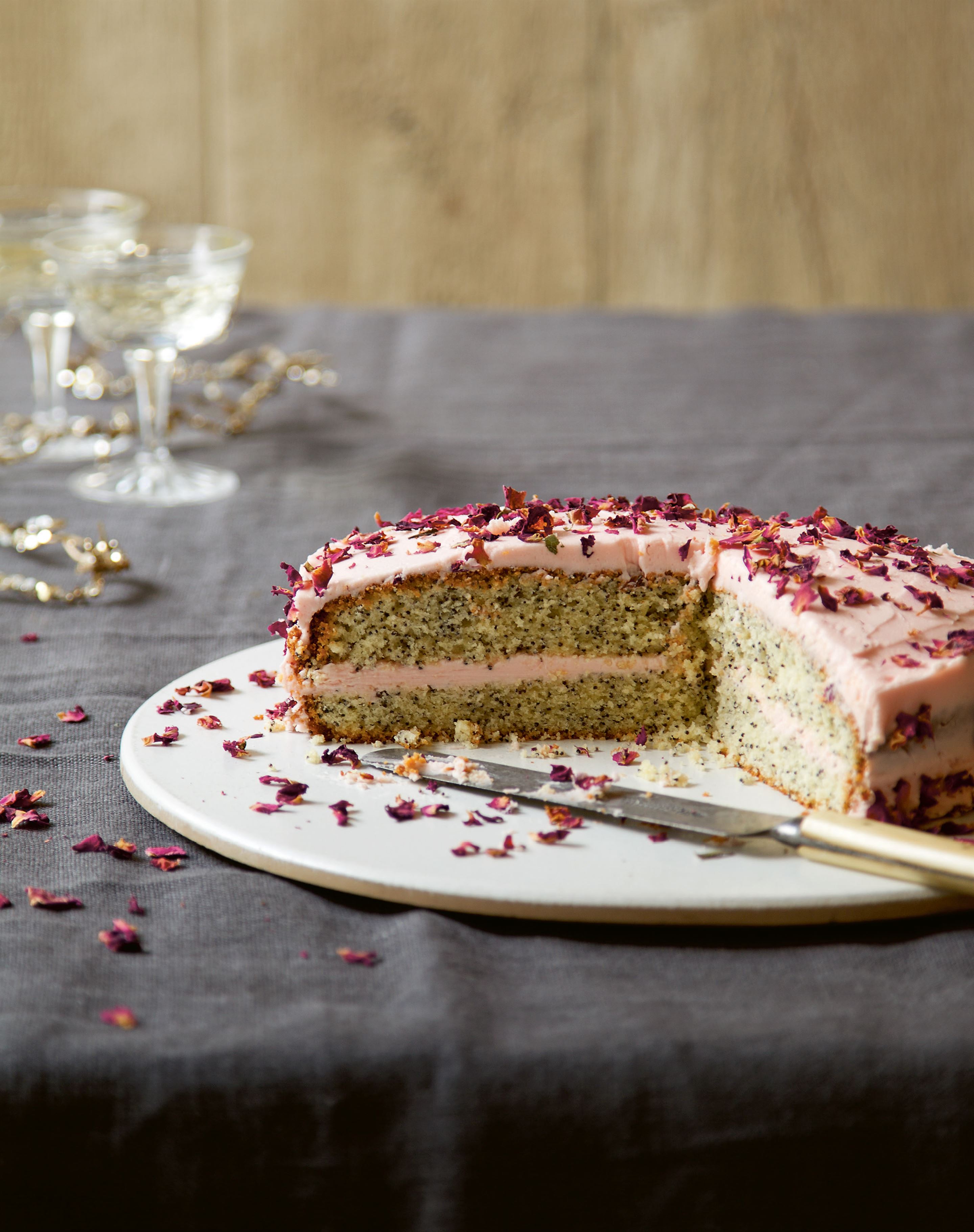 Rose and poppy seed cake