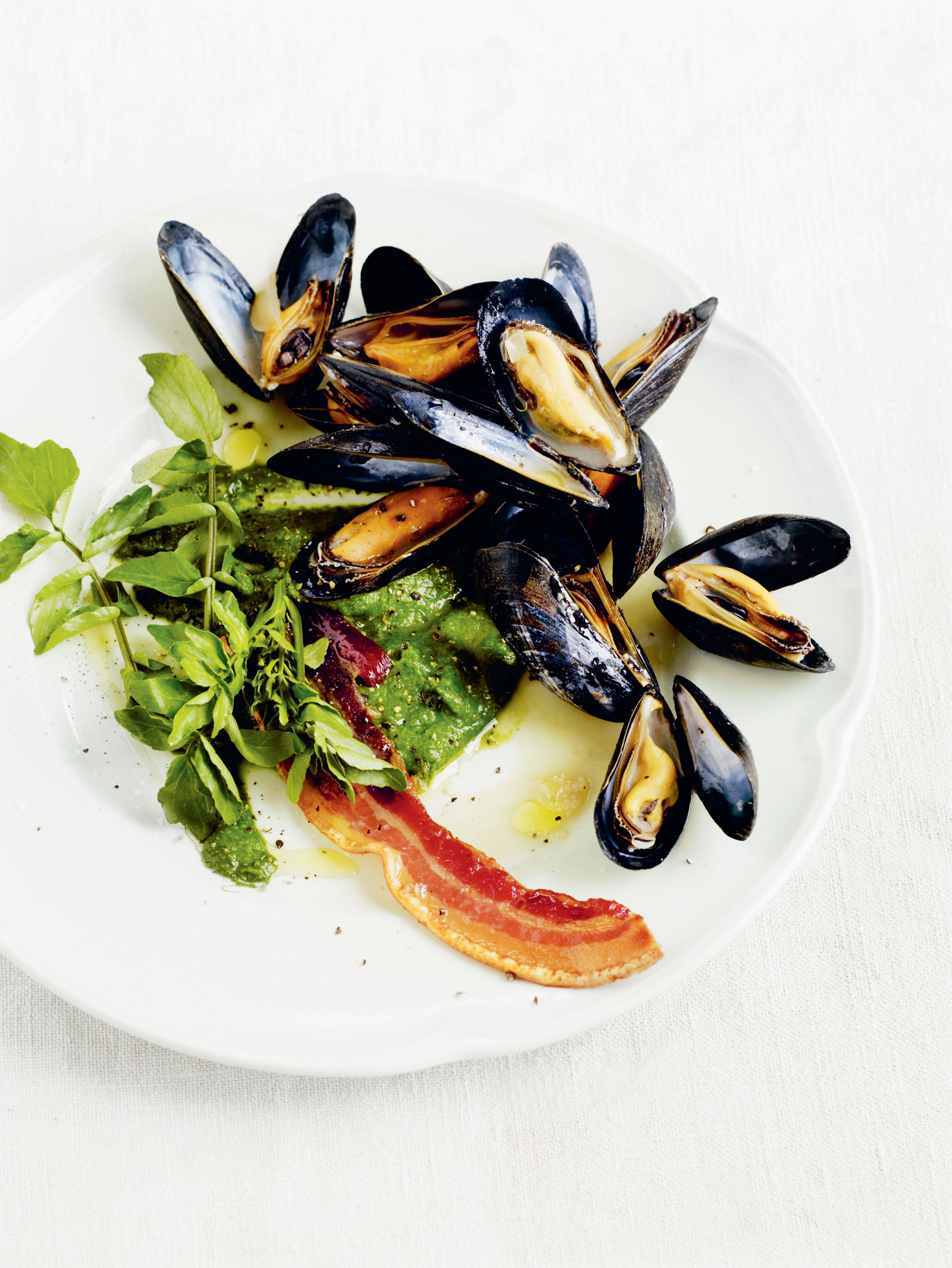Mussels with watercress, watercress purée & bacon