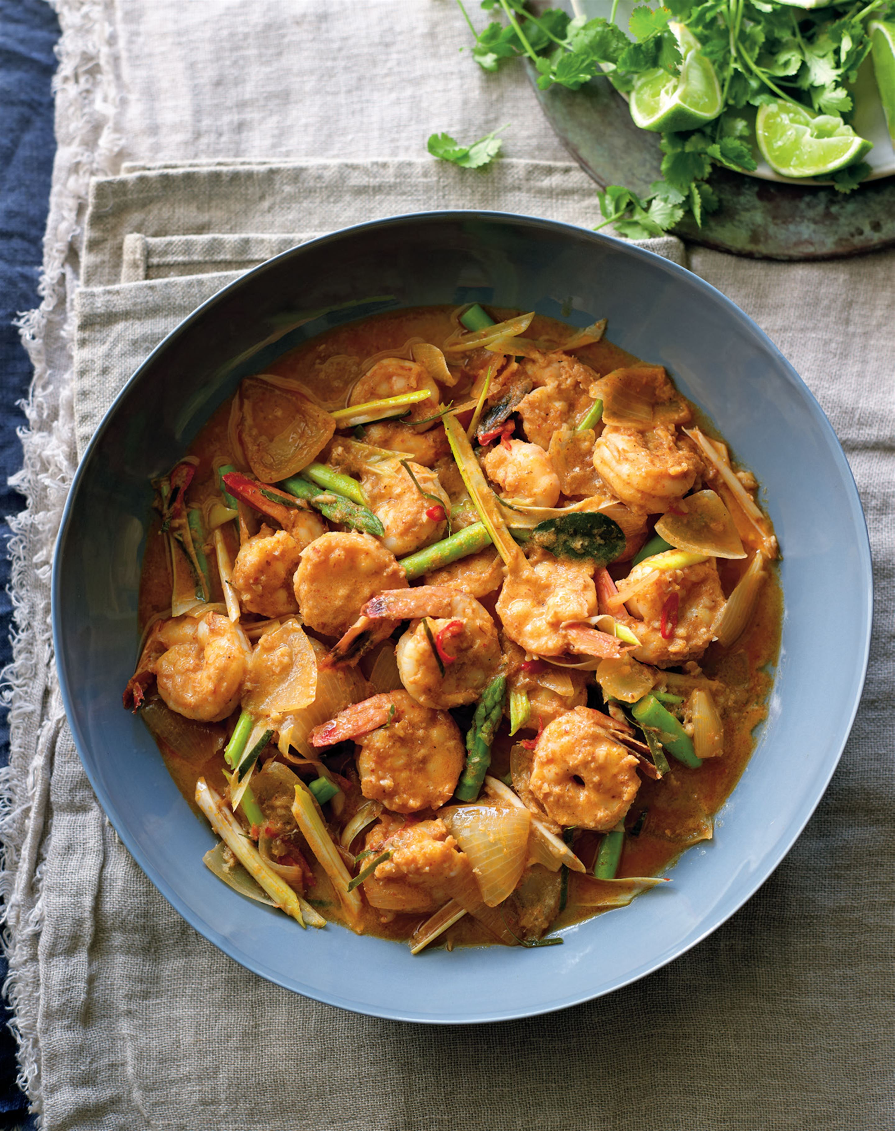 Prawn and asparagus red curry
