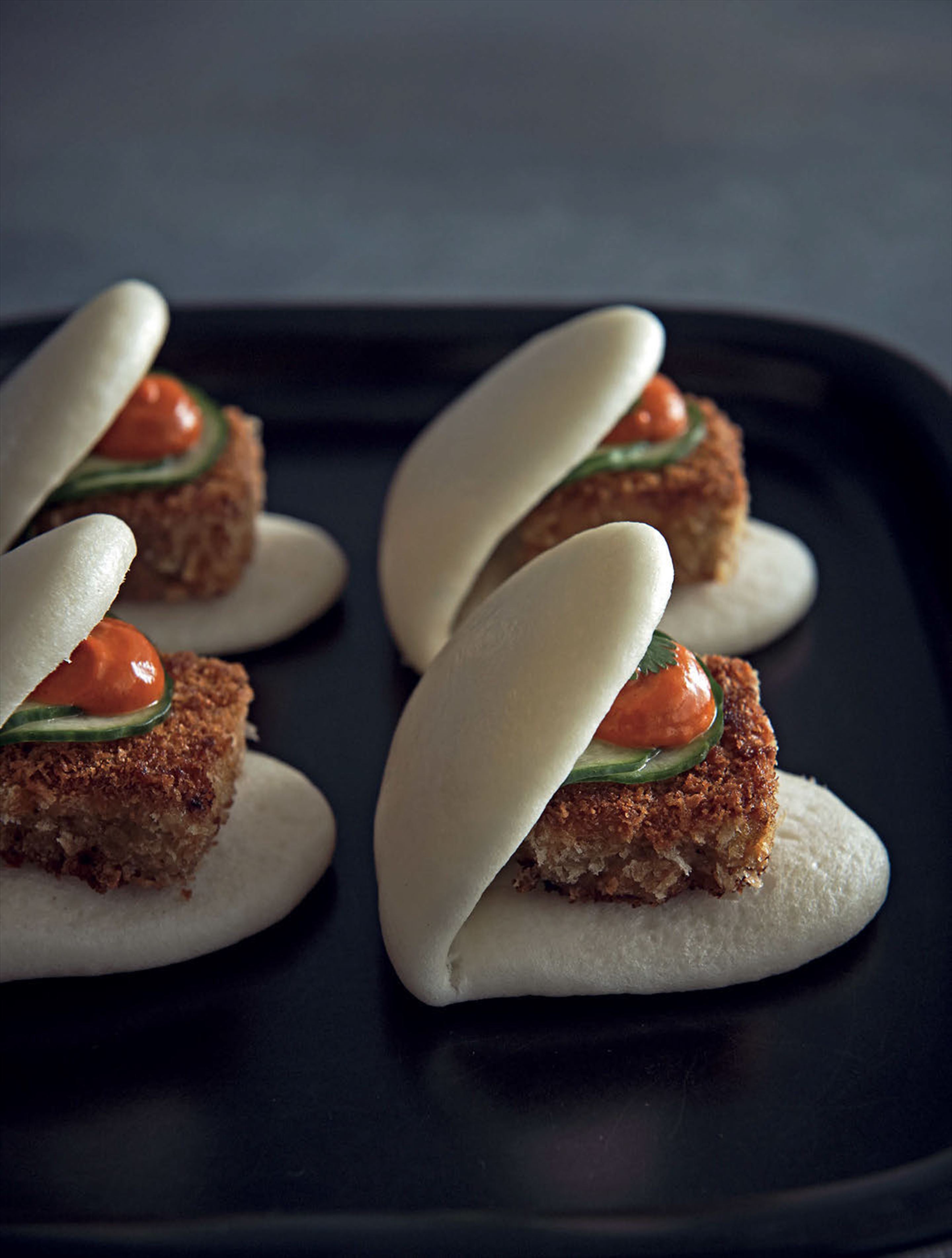Pig’s head bao with chilli tamarind dressing
