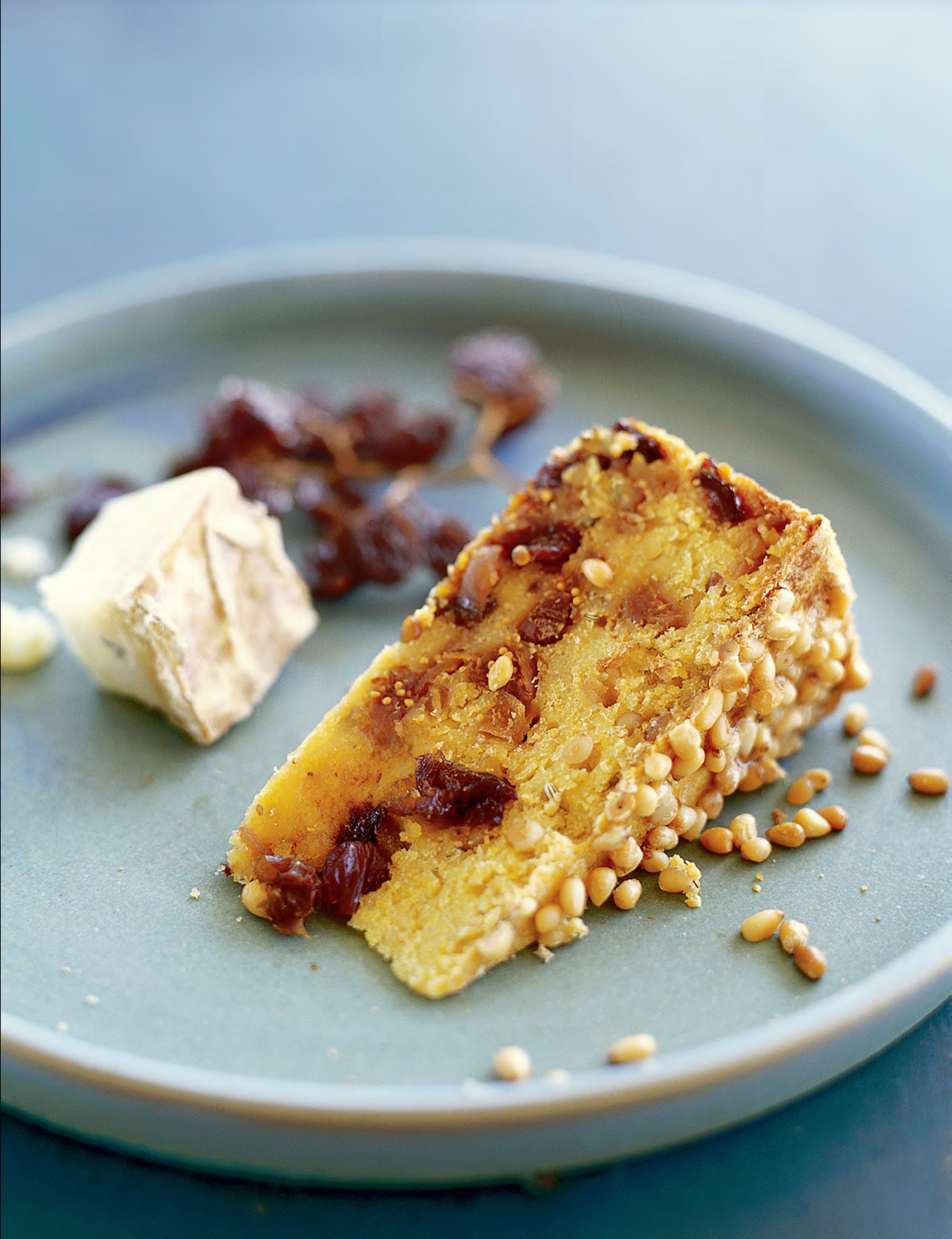 Polenta cake with pine nuts and dried fruit