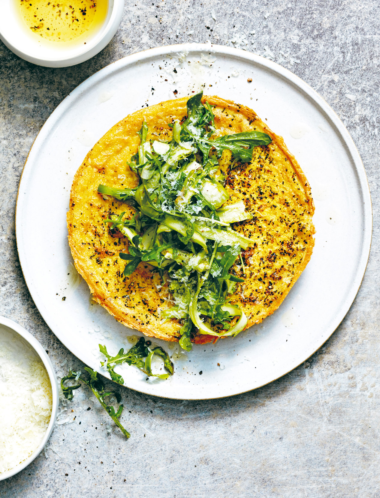 Chickpea pancake with mache, asparagus and manchego