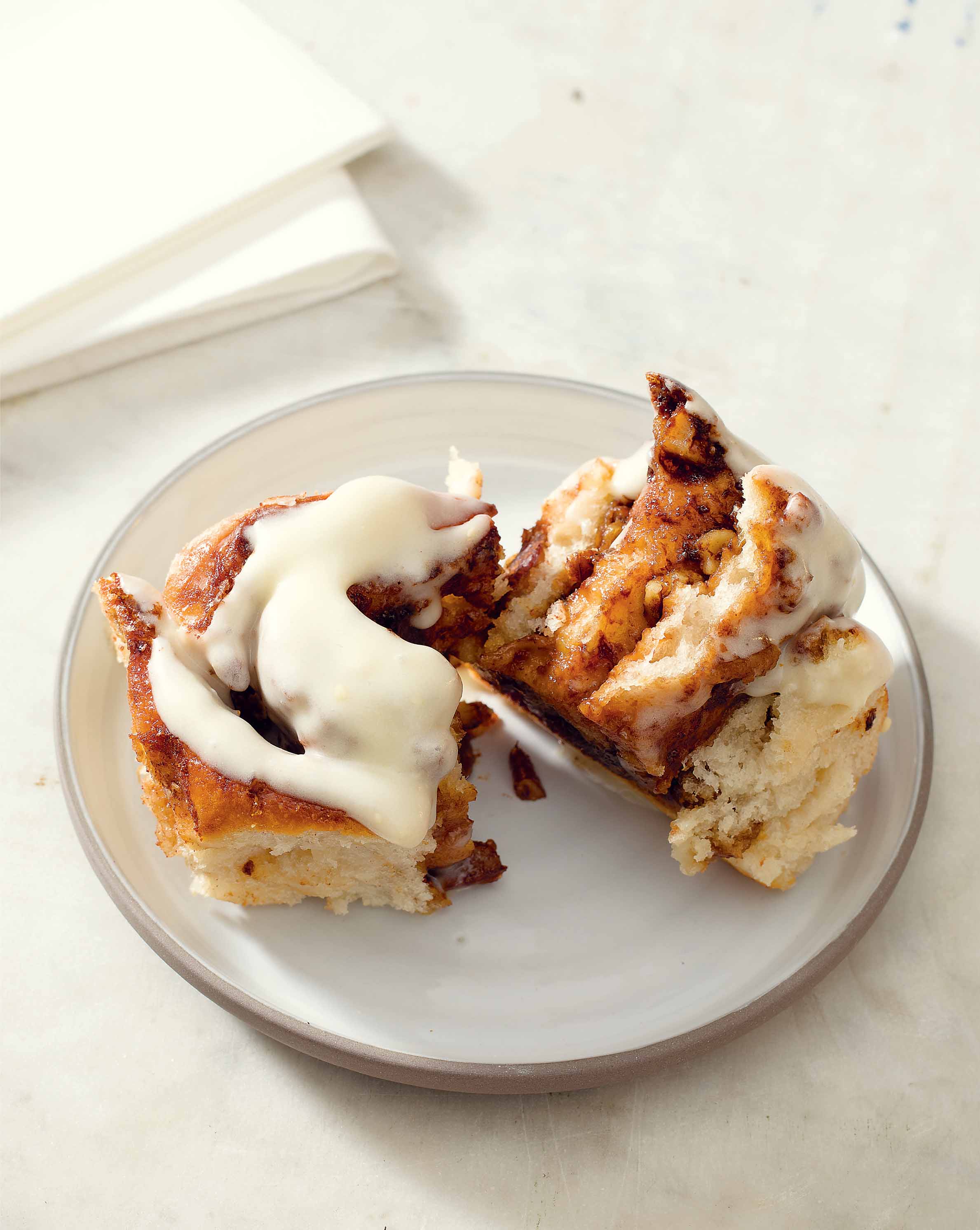 Pecan cinnamon rolls with cream cheese frosting