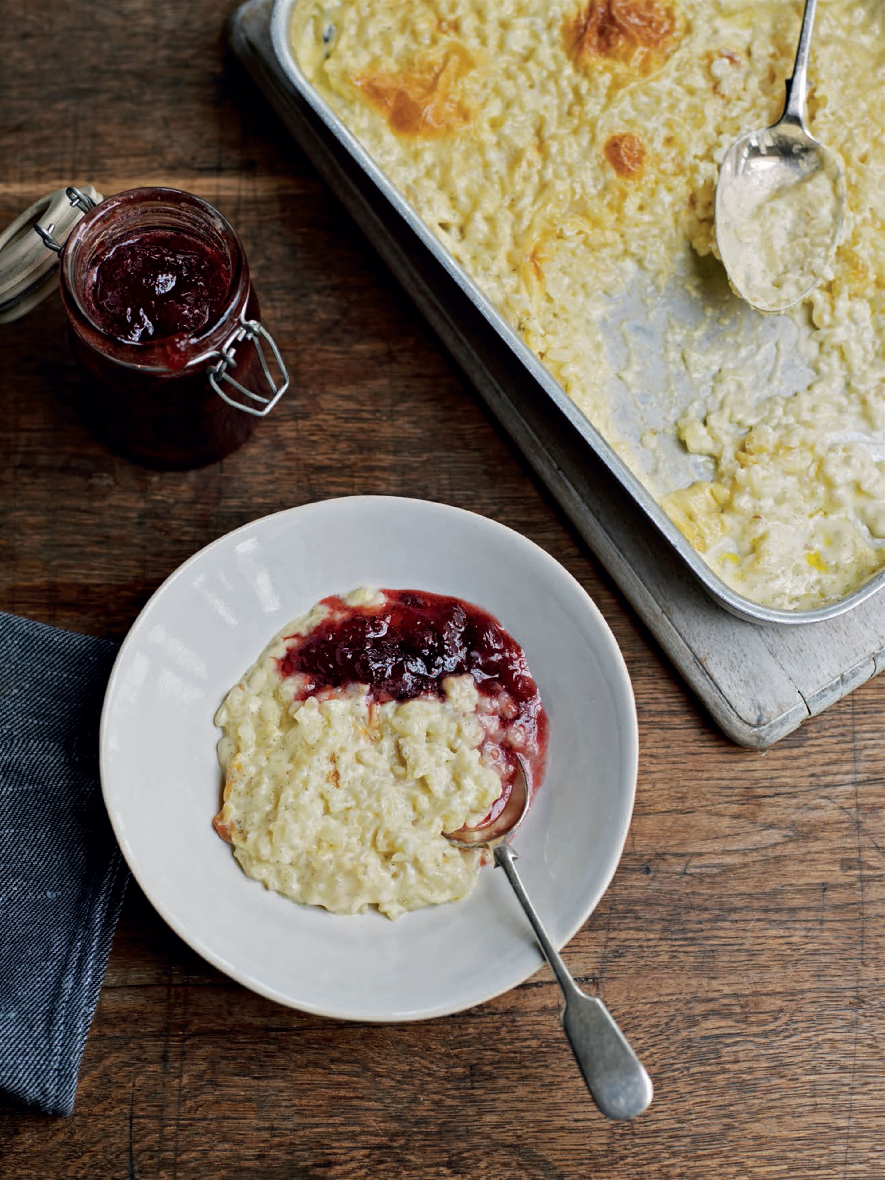Baked rice pudding with quick strawberry jam