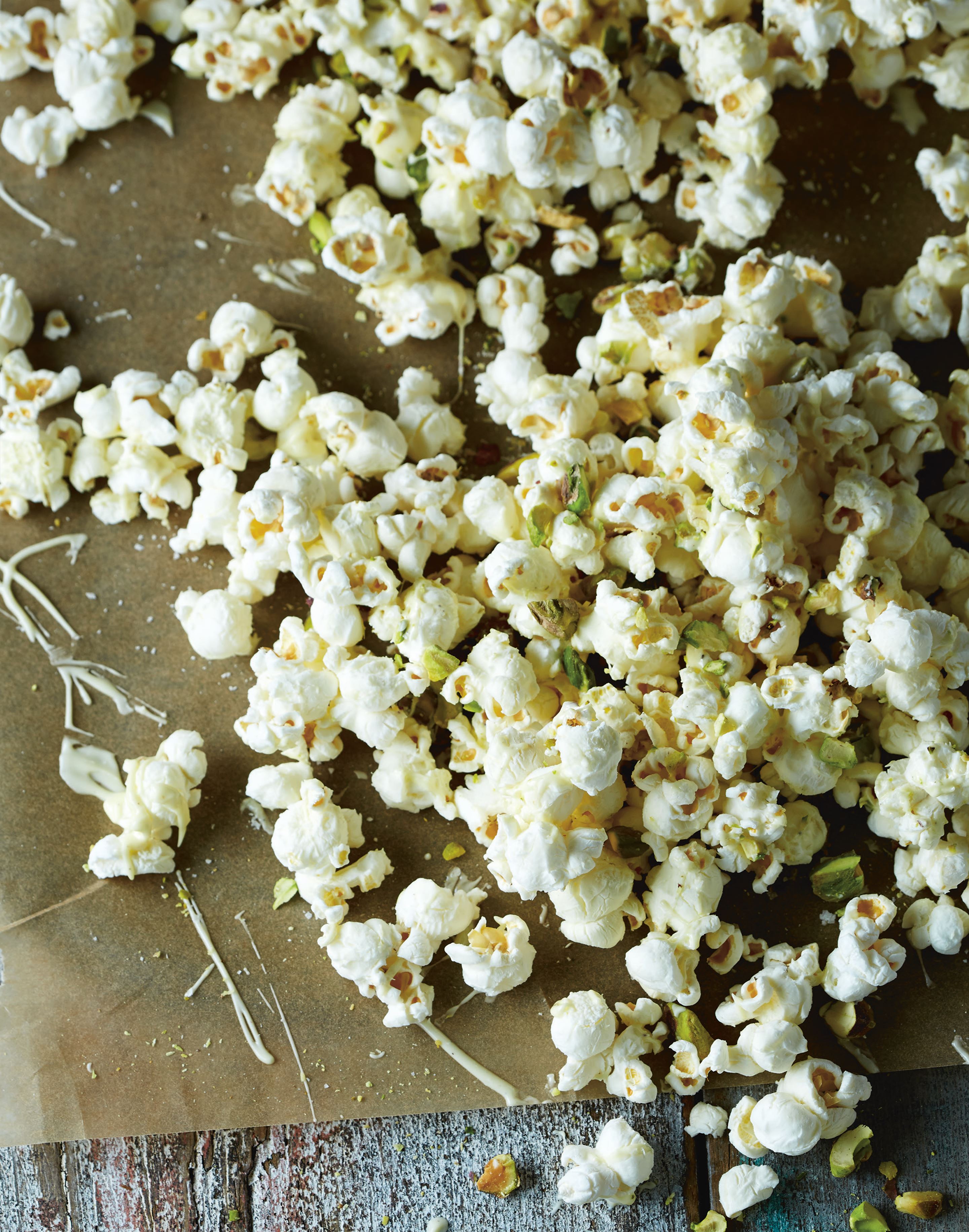 White chocolate and pistachio popcorn