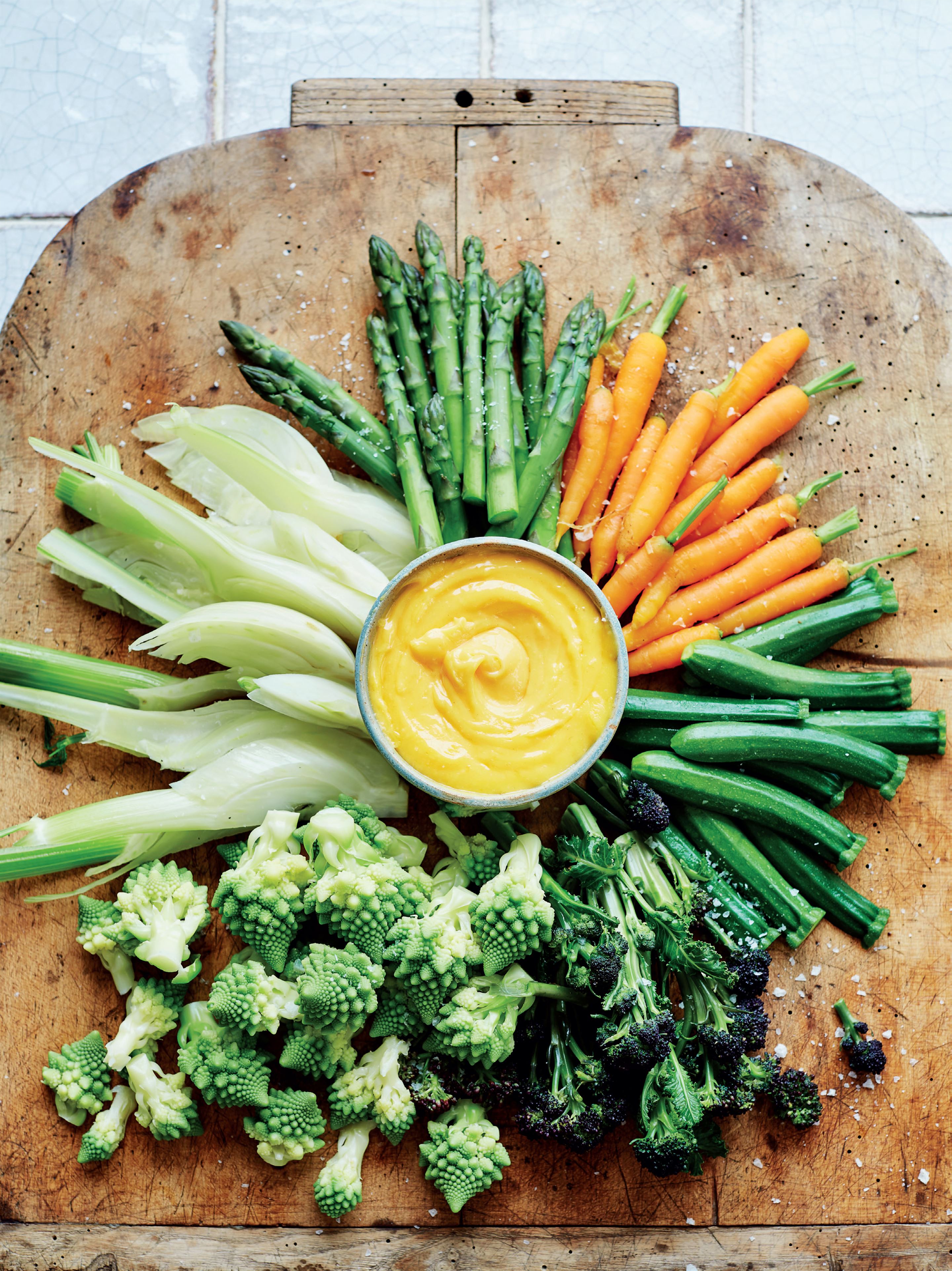 Bouquet of vegetables with hollandaise sauce
