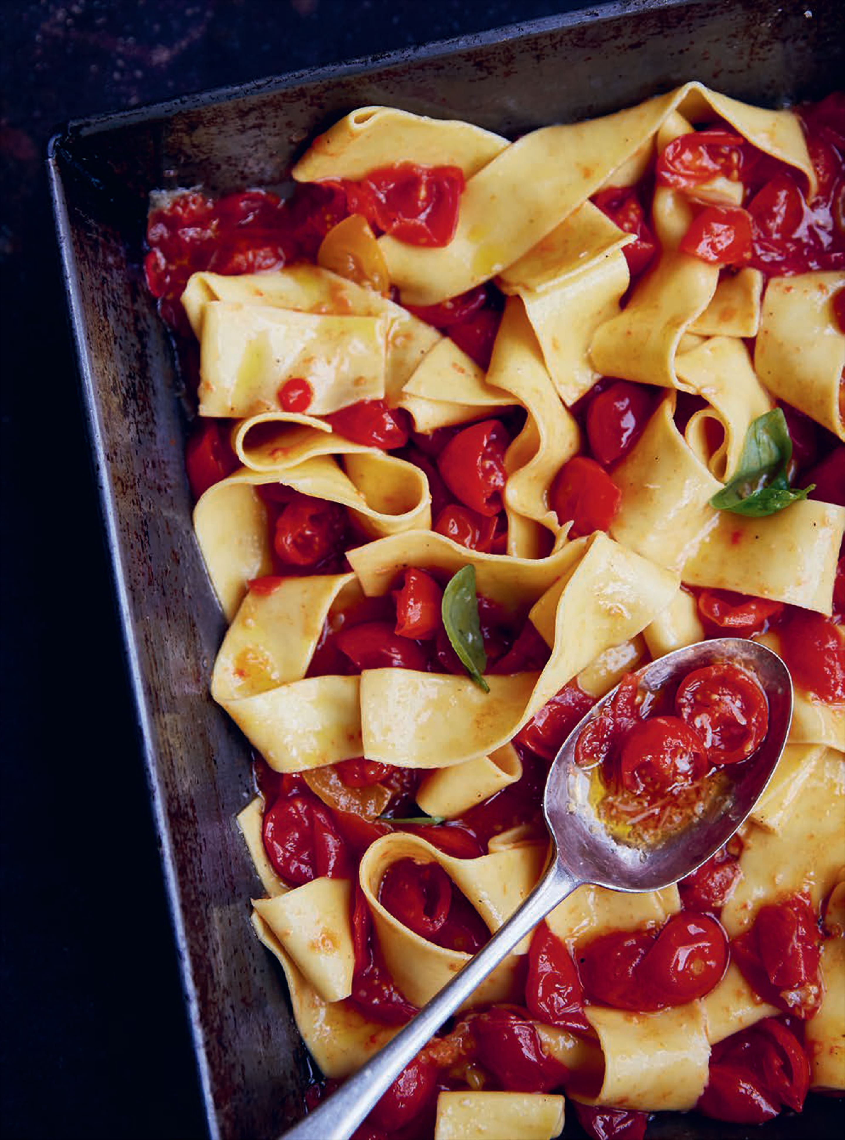 Pasta with roasted tomatoes, chilli & garlic