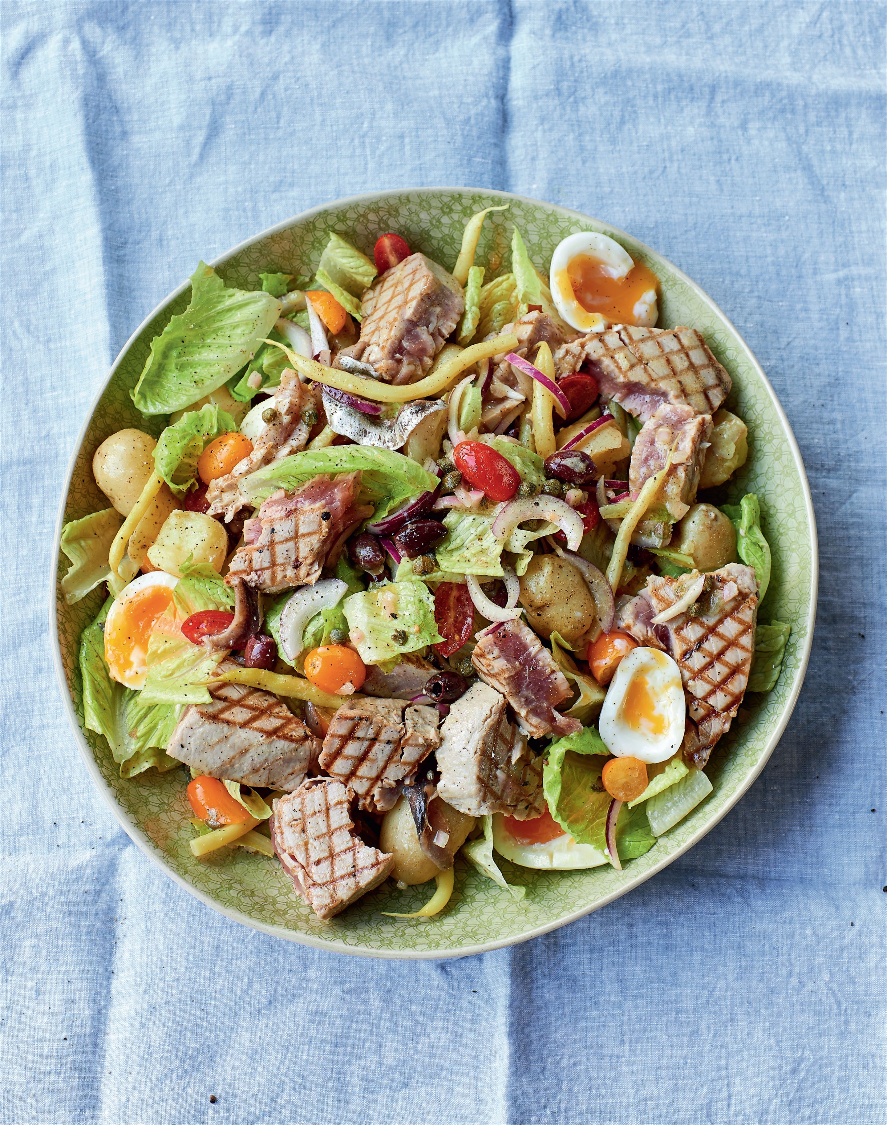 Salade niçoise with griddled tuna