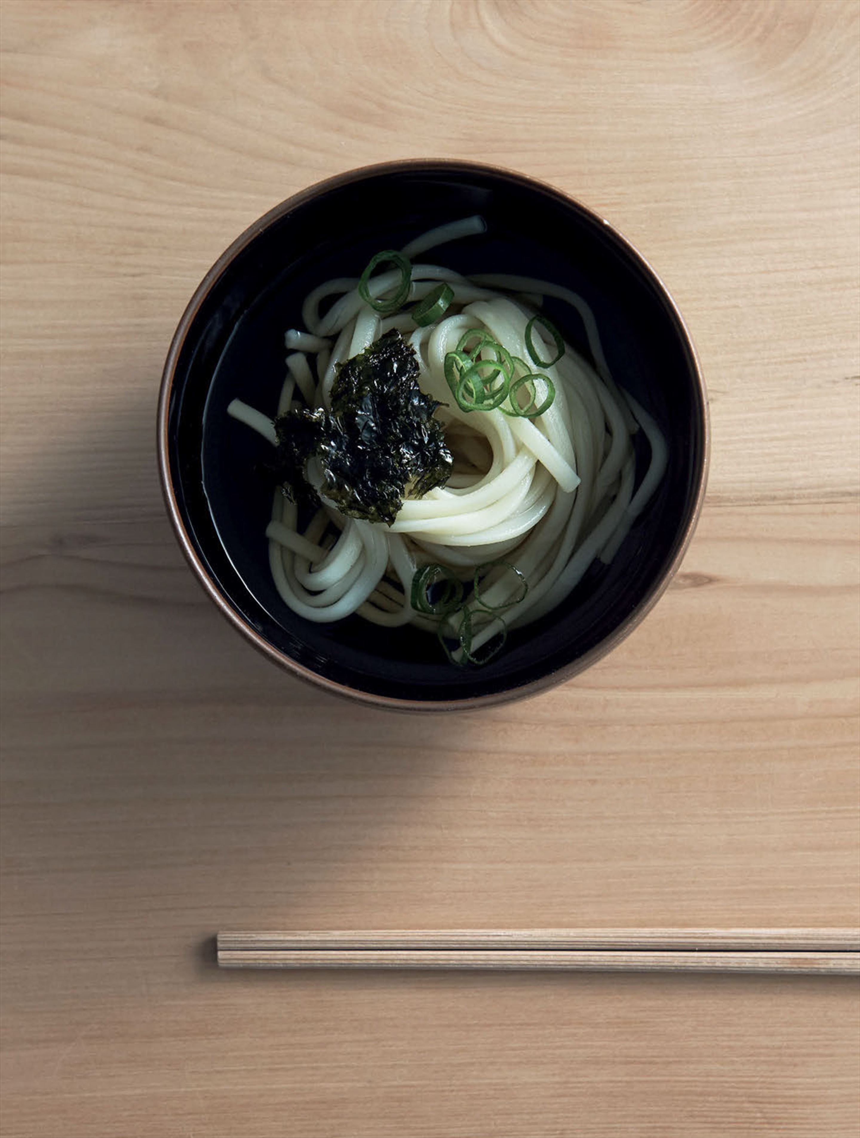 Cold udon noodles with soy dashi
