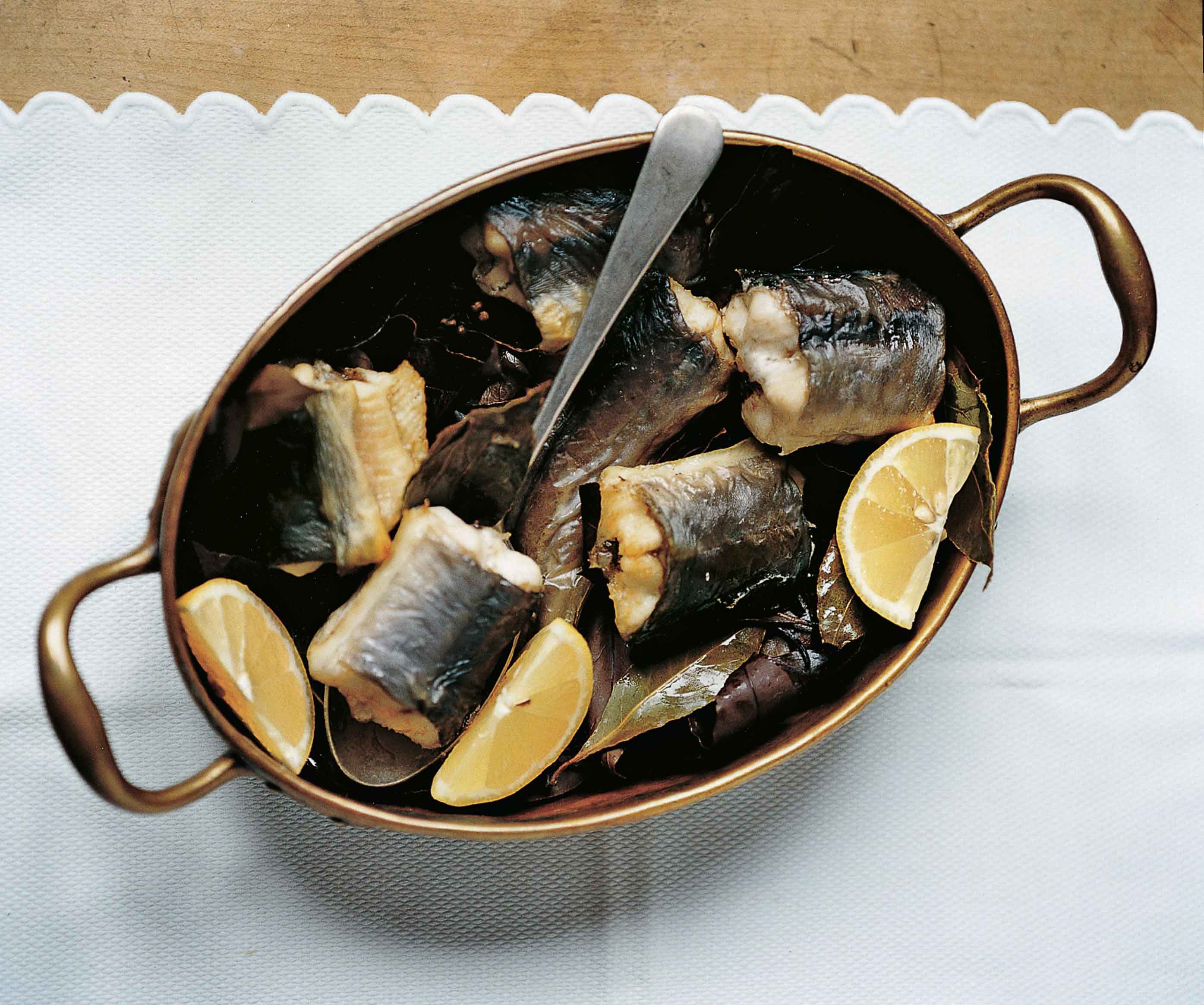 Eel baked with bay leaves