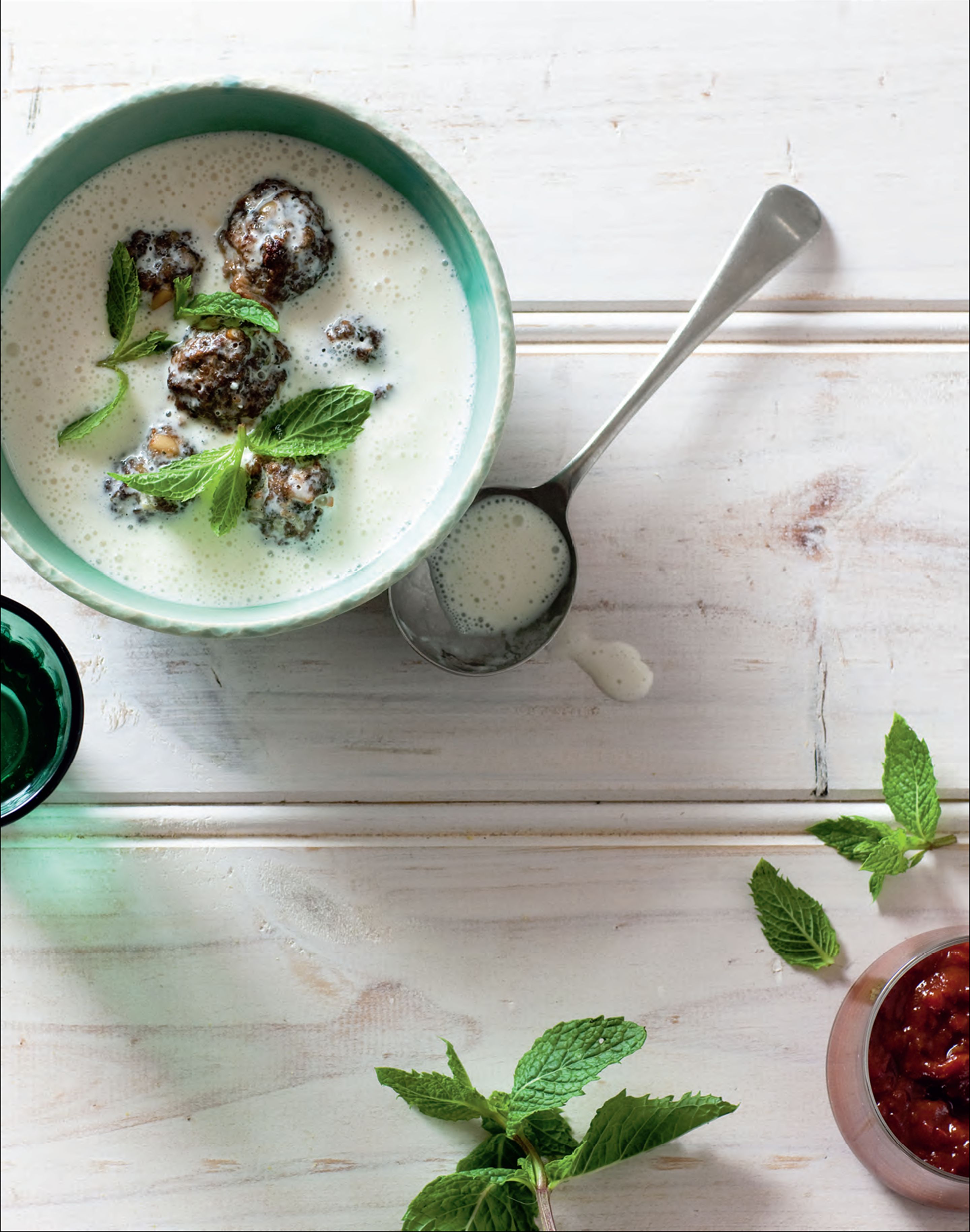 Yoghurt soup with minted meatballs