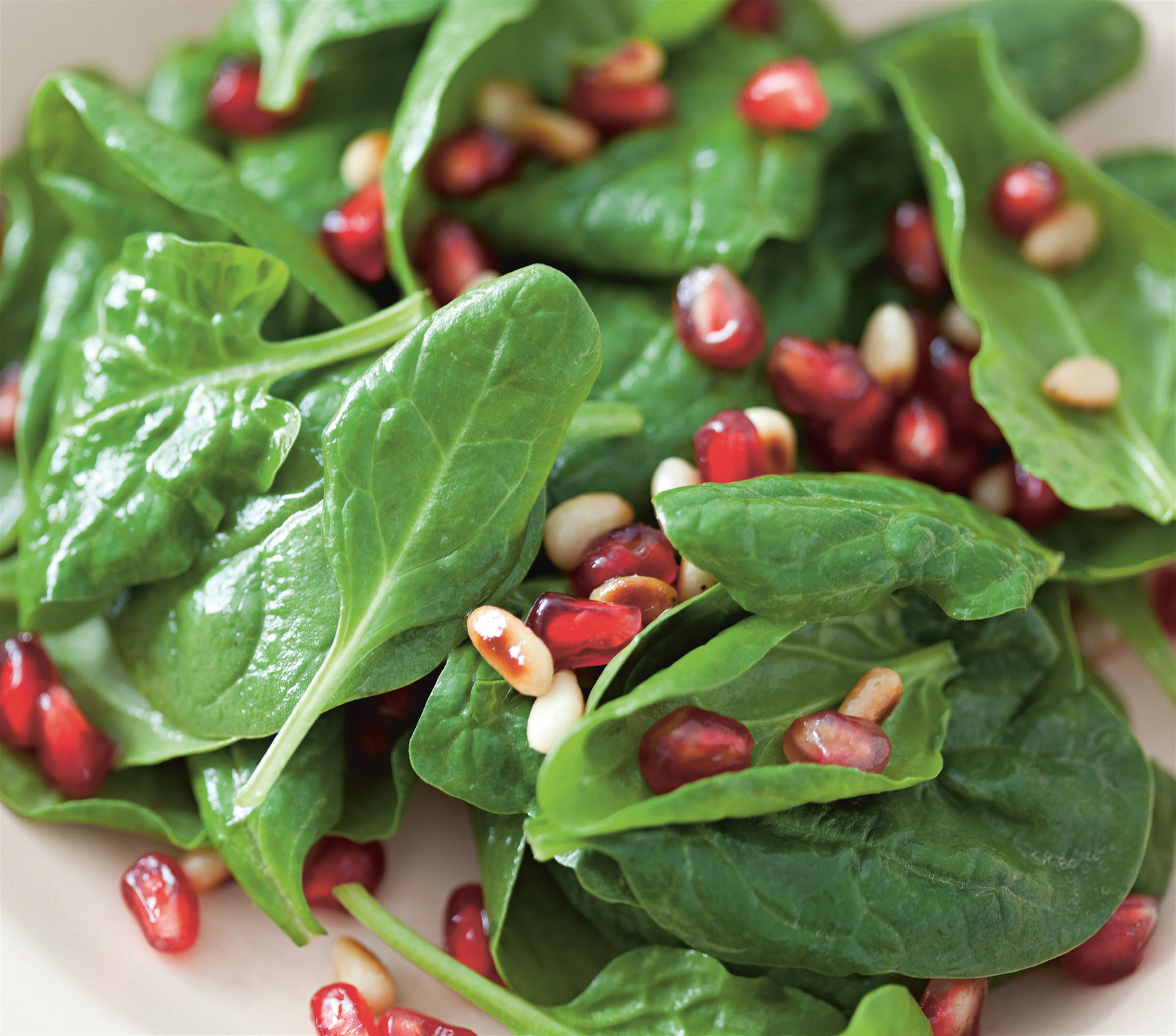 Spinach and pomegranate salad