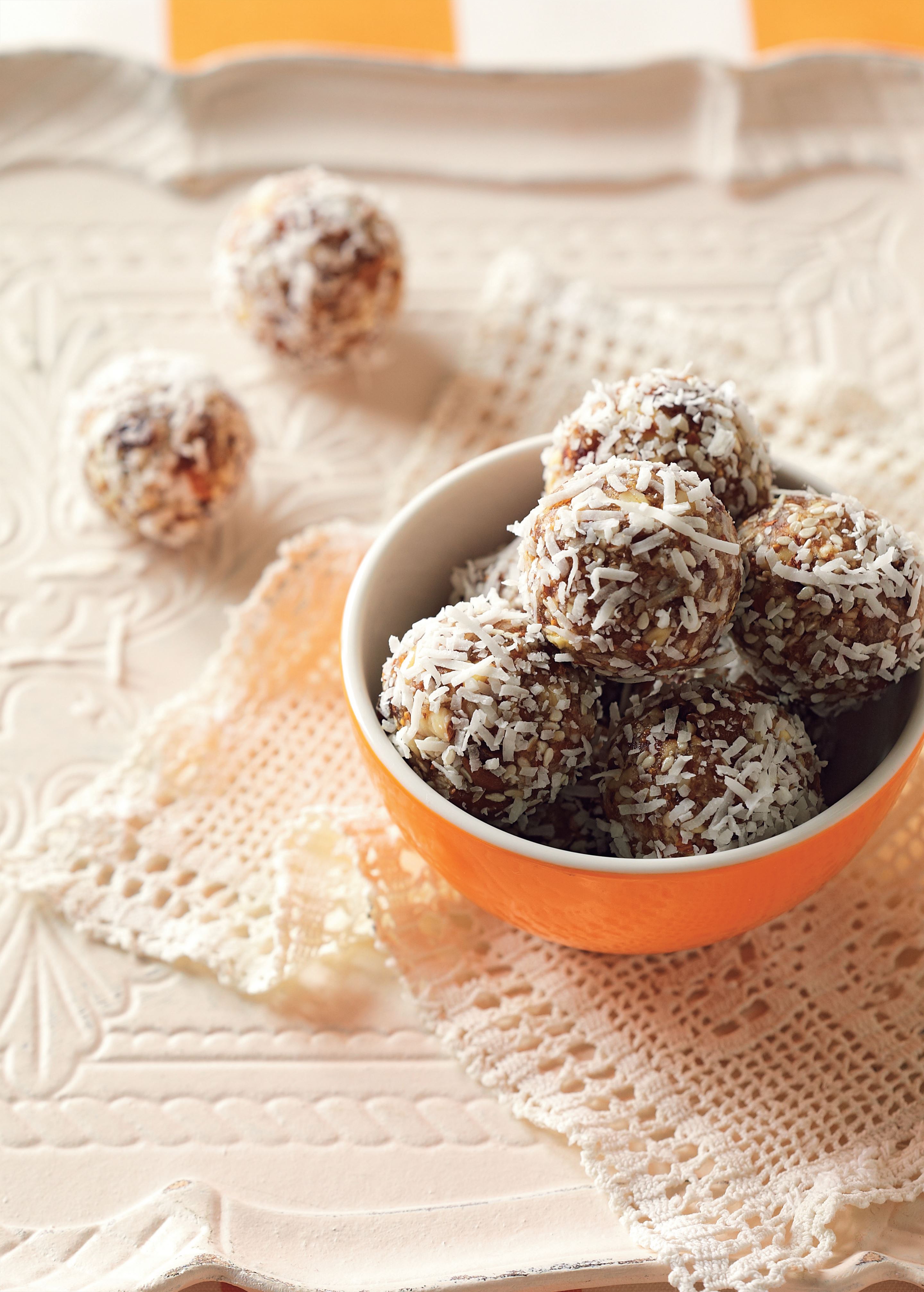 Fig and almond balls