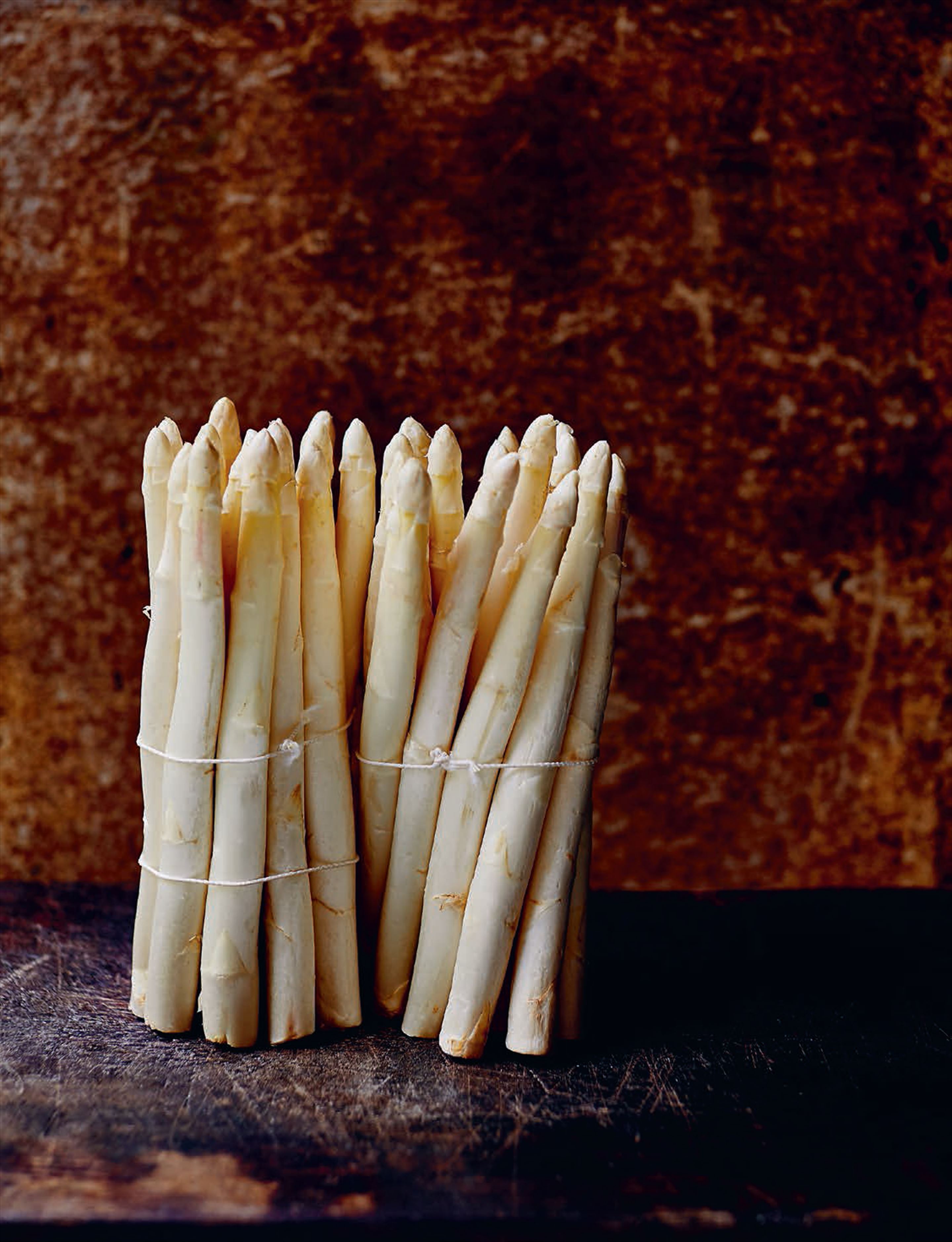 White asparagus with olive oil mayonnaise