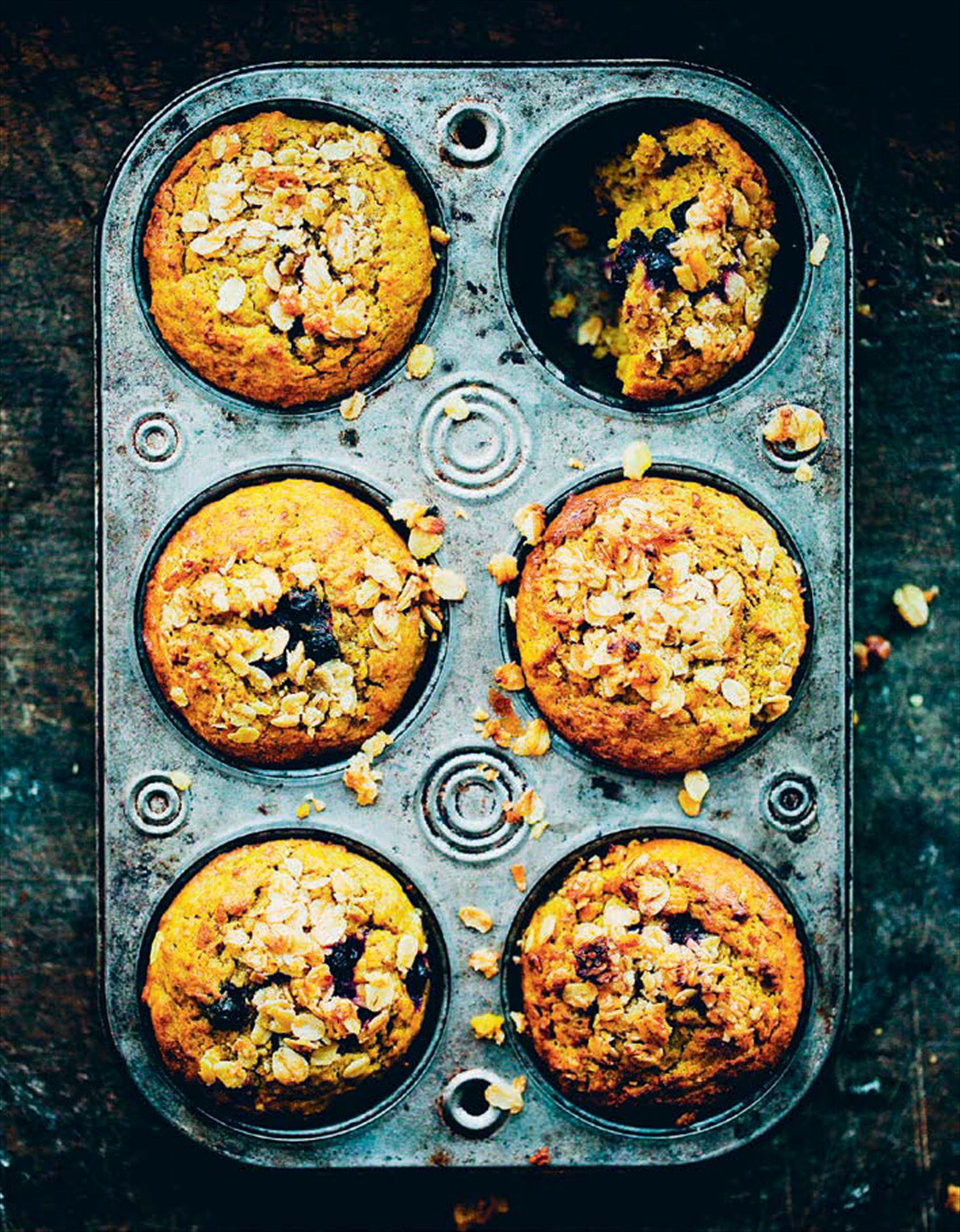 Turmeric and blueberry muffins with granola