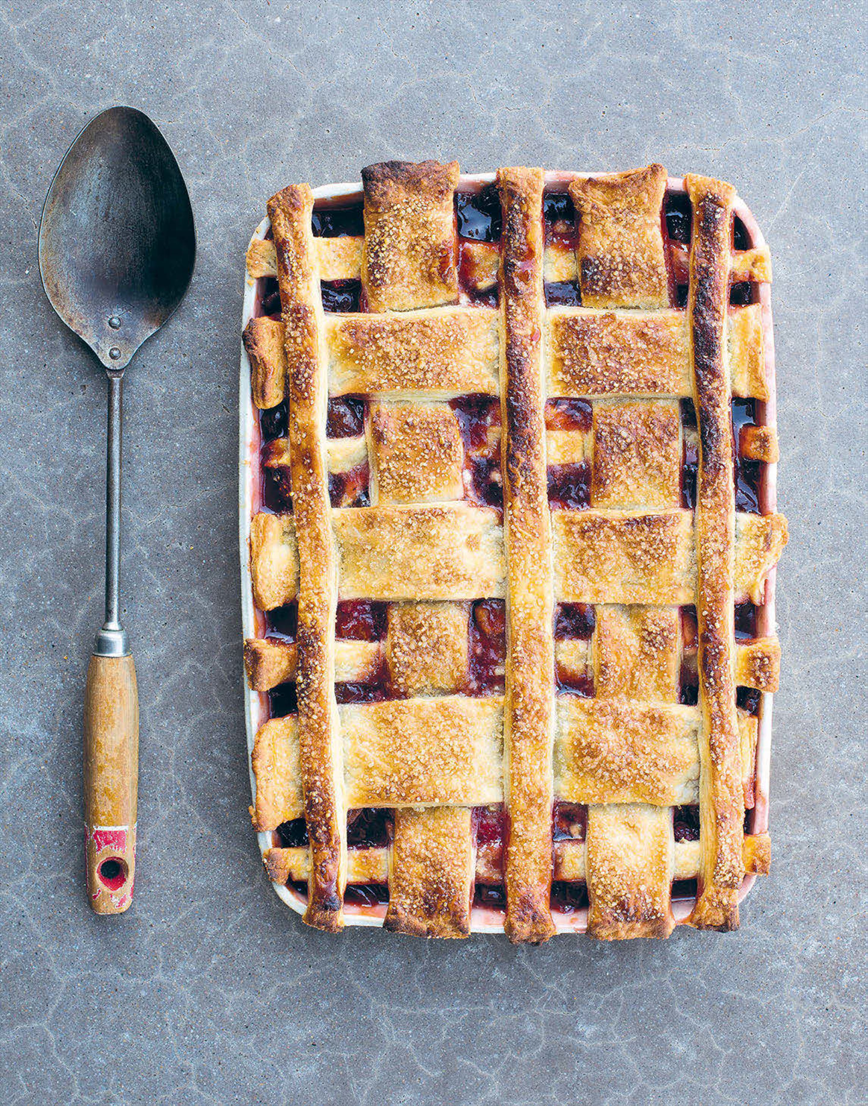 Apple and strawberry jam pie