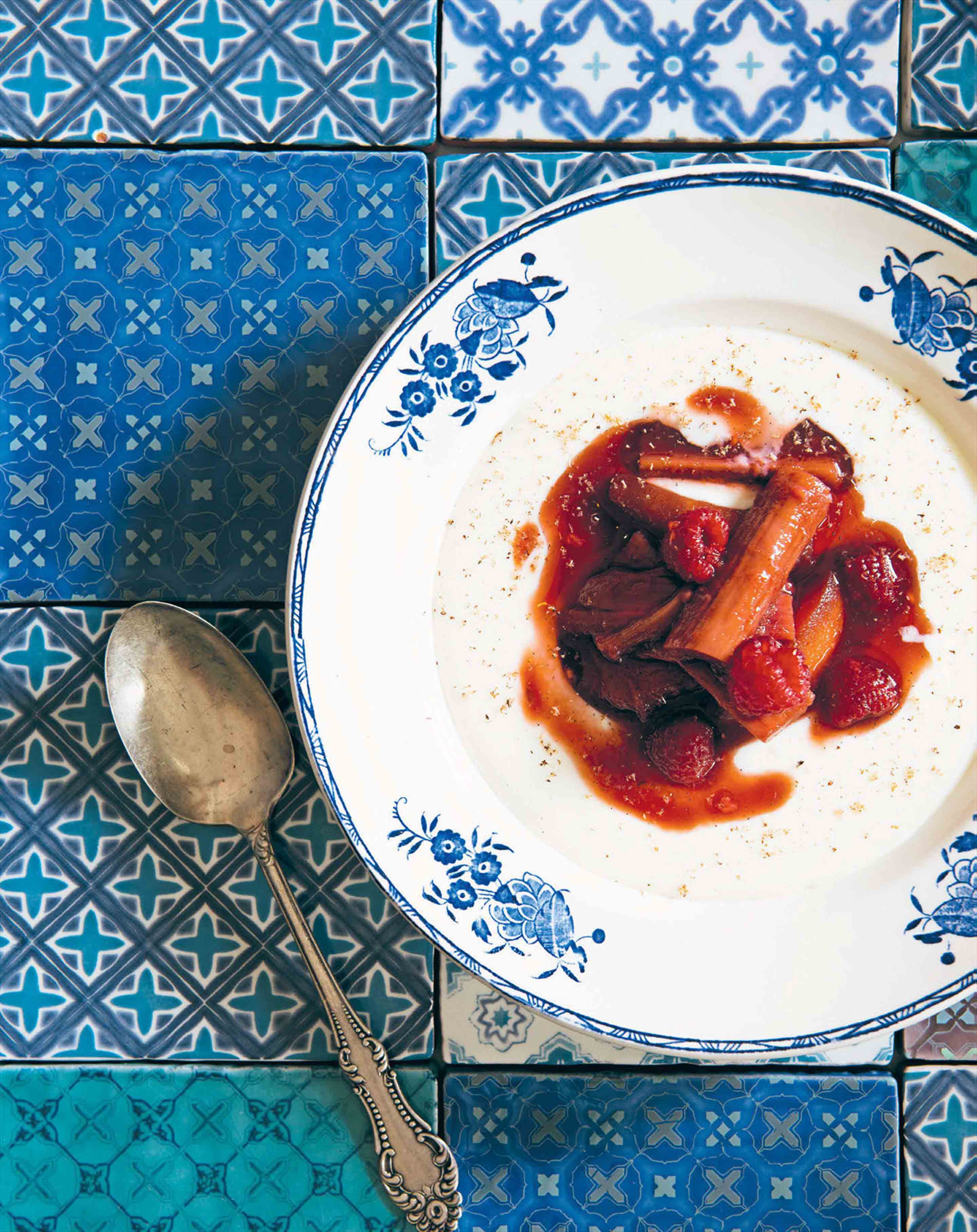 Semolina porridge with rhubarb compote & nutmeg