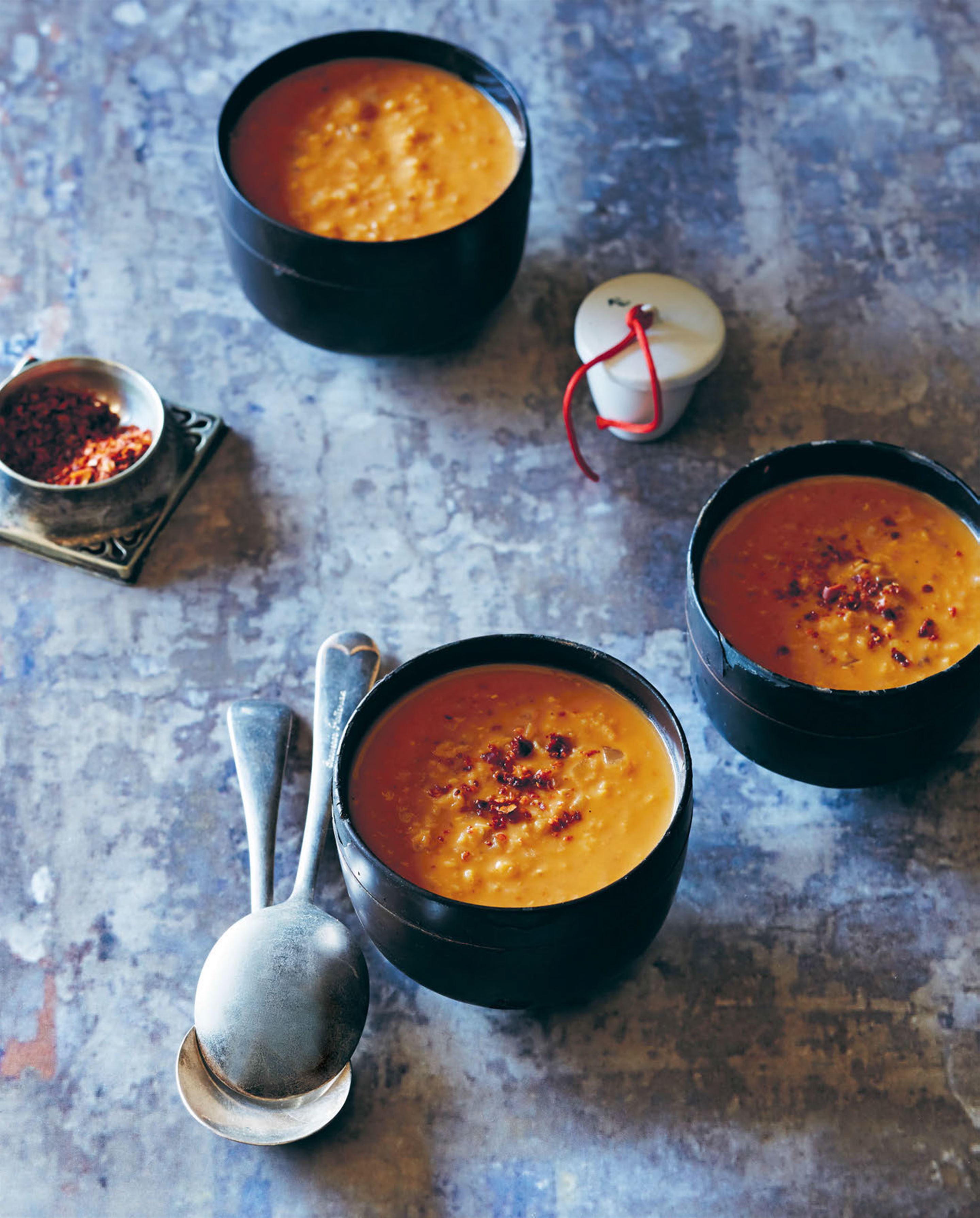 Red lentil soup with milk