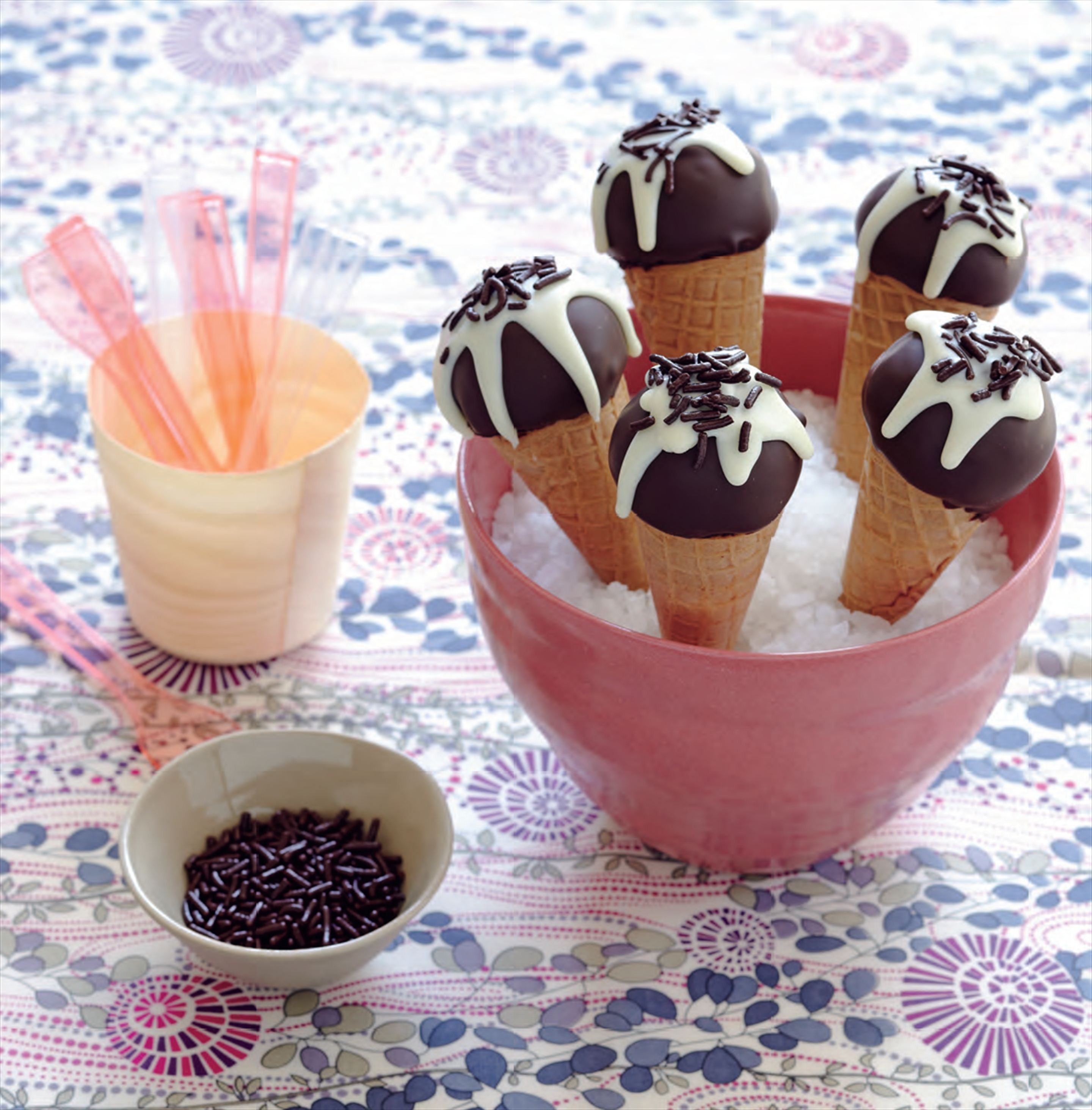 Ice-cream cake pops