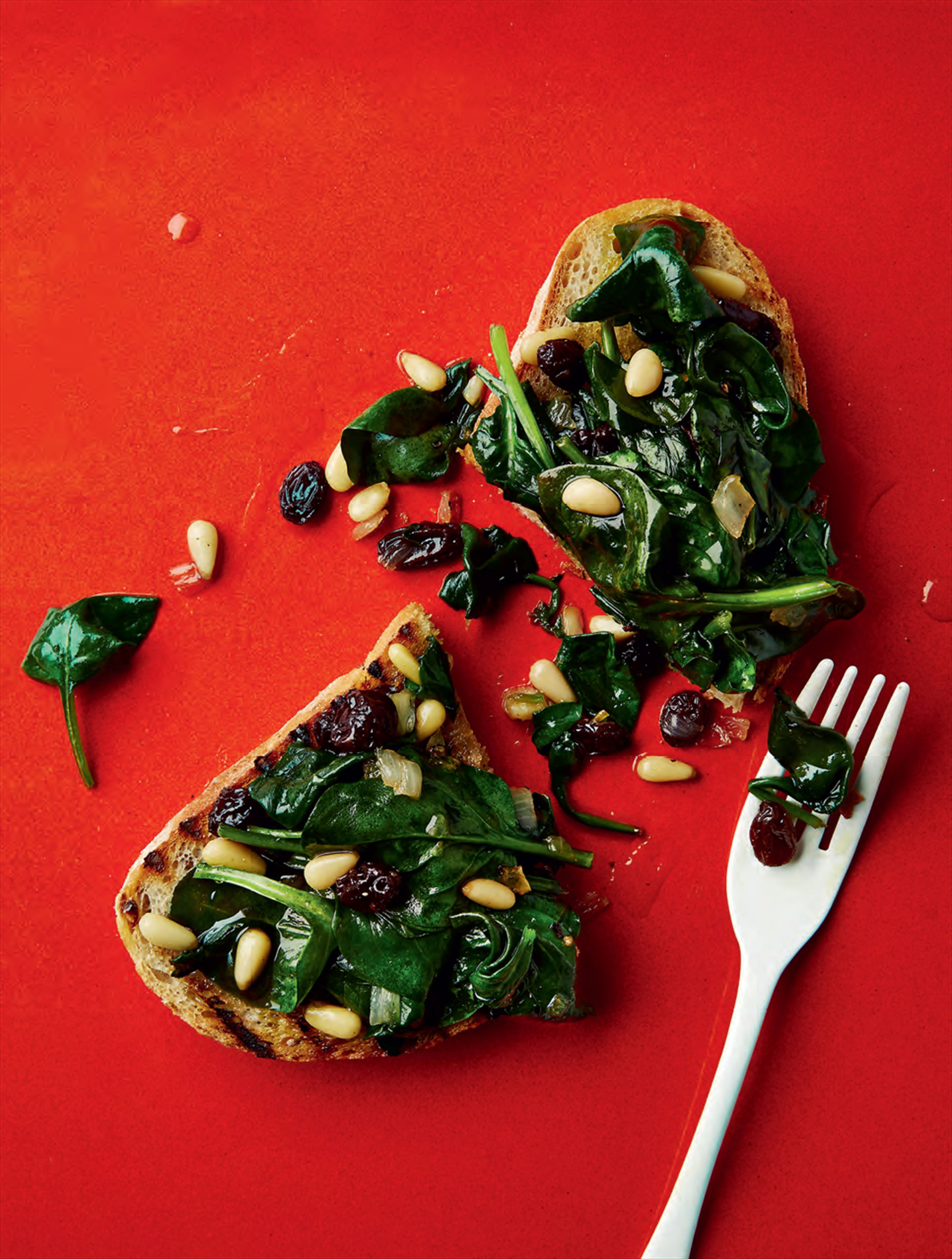 Pine nuts Catalan spinach
